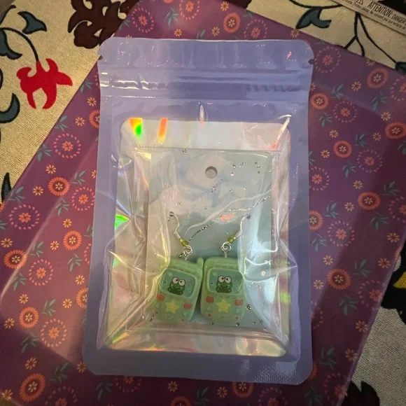 Keroppi Cellphone earrings - Picture 3 of 4